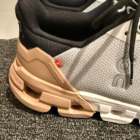 On Running Women's Sneakers - White and pink - Picture 3 of 12